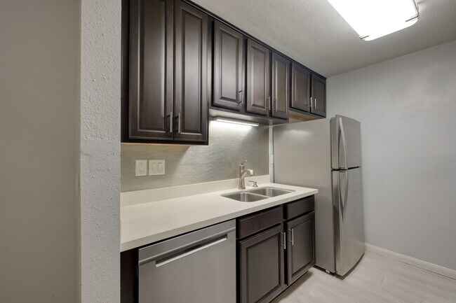 Building Photo - 1860 White Oak Dr