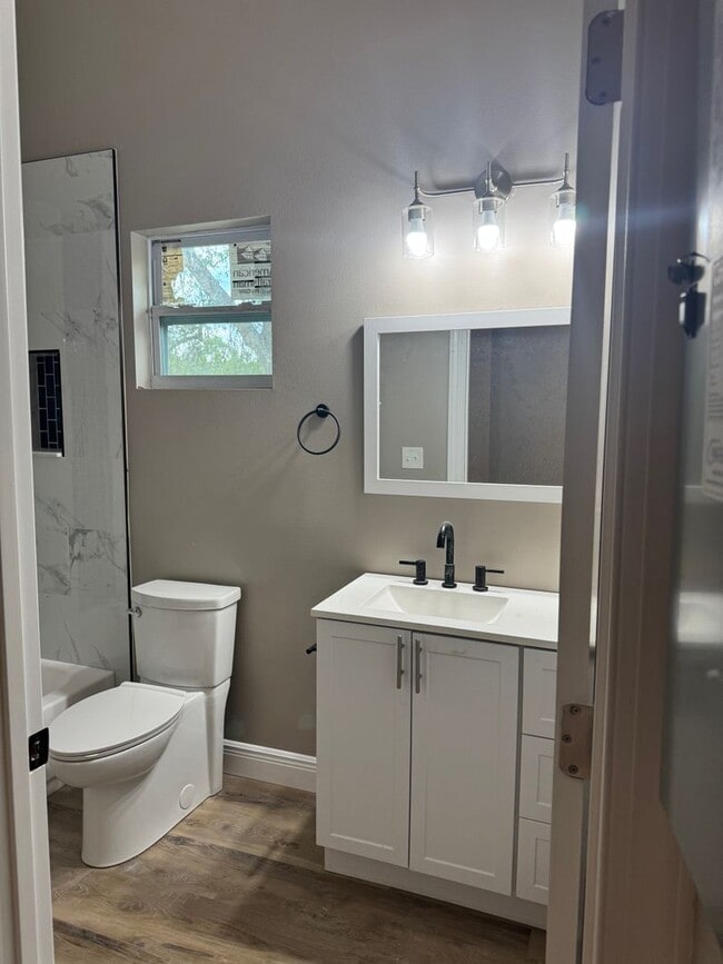 Building Photo - 923 Hagle Park Rd