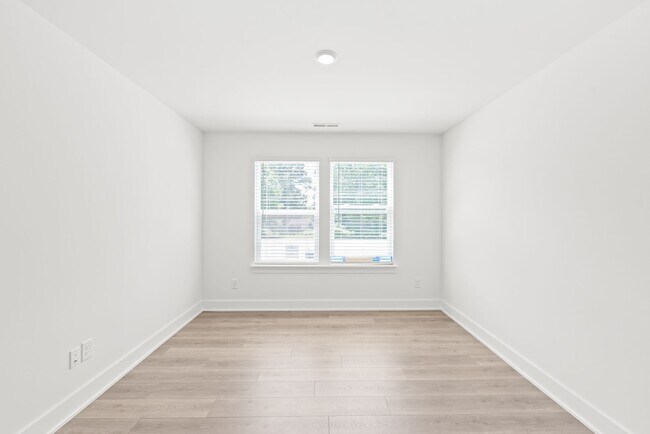 Building Photo - Move-in Ready Townhome in Westerly Hills