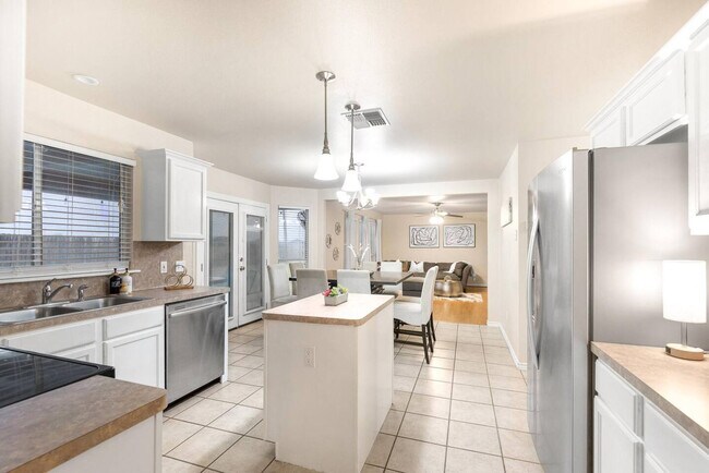 Building Photo - 7418 Lake Livingston Dr