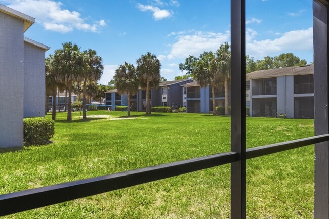 Building Photo - 2569 N Alafaya Trail
