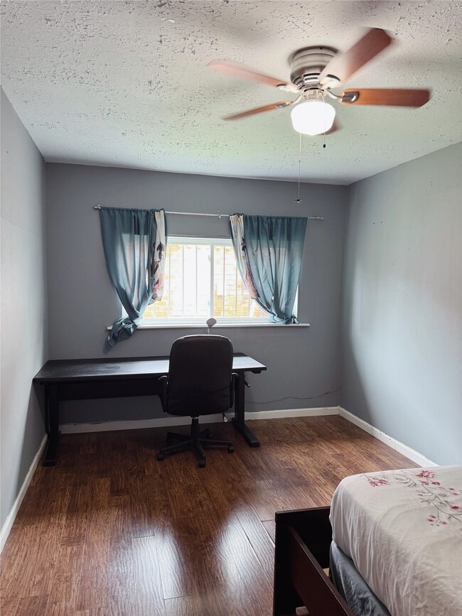 Building Photo - 12931 Becklin Ln