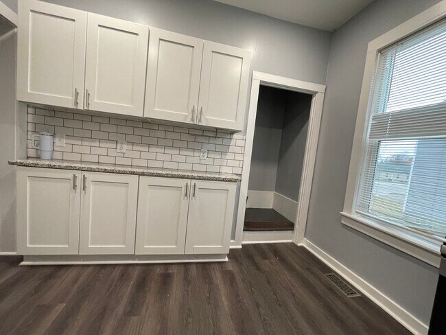 Building Photo - 6535 Marlette Rd