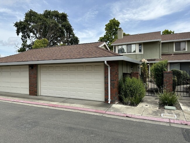 Primary Photo - Spacious 3 Bed, 2.5 Bath West Dublin Townh...
