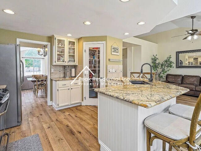 Building Photo - Updated 4bd/2ba Folsom Home with 3 Car Gar...