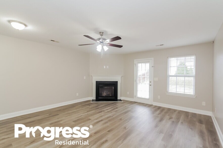 Building Photo - 6240 Silver Chime Way