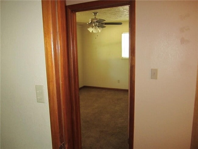 Building Photo - 212 S Mercedes Dr