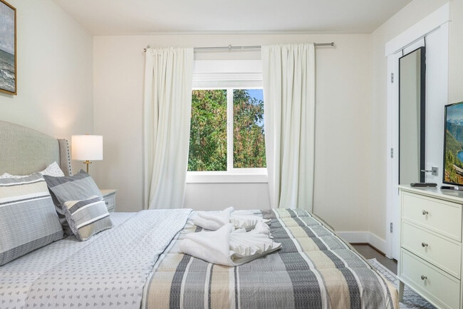 Building Photo - 10404 2nd Pl SW