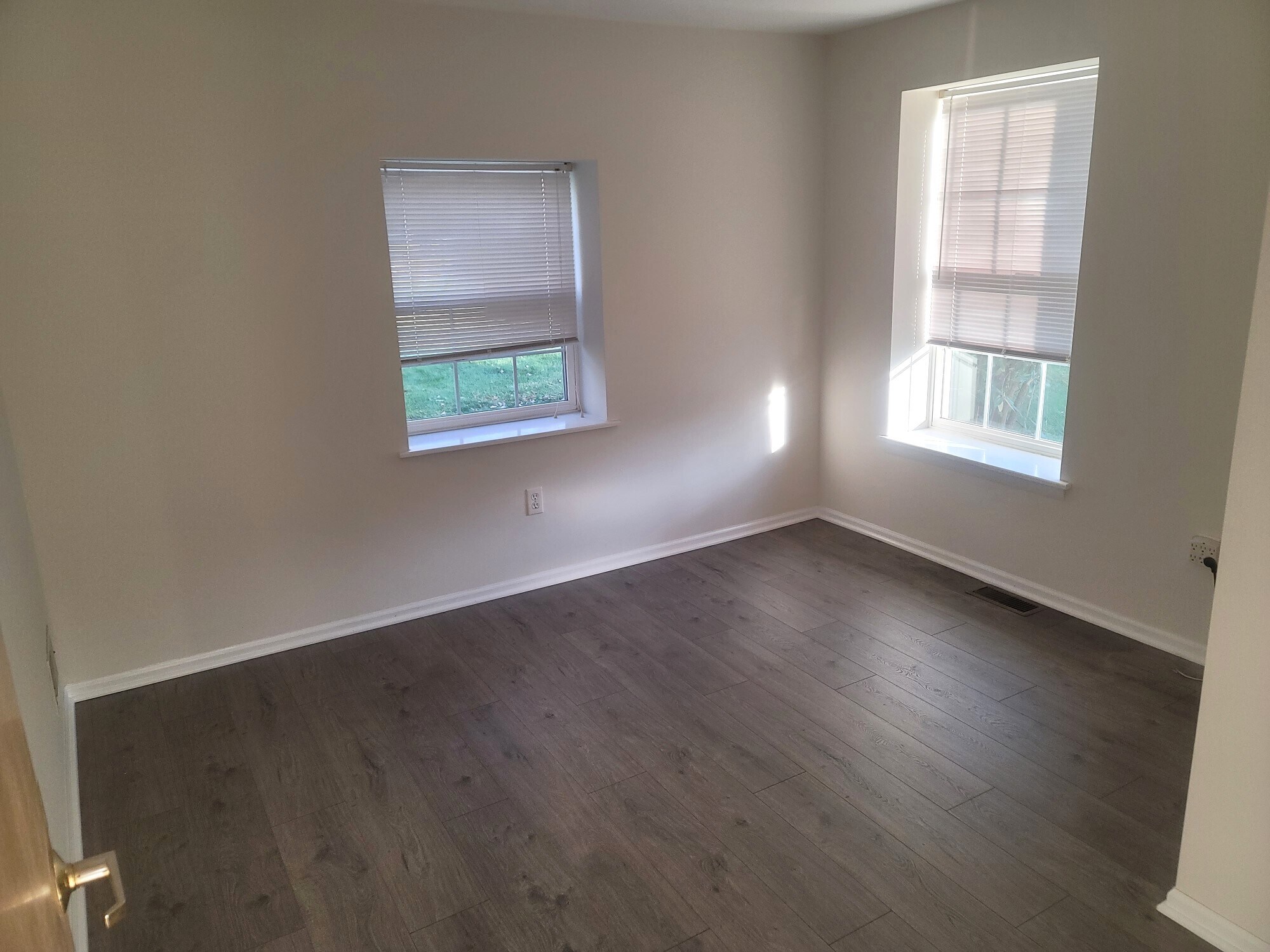 Building Photo - 296 Hockhockson