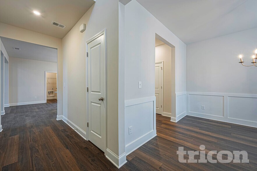 Building Photo - 406 Curlin Ct