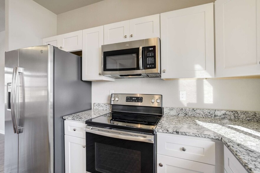 Building Photo - 753 Grissom Dr