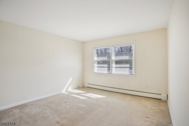 Building Photo - 2 Eisenhower Rd