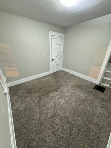 Building Photo - 5485 Ridge Rd