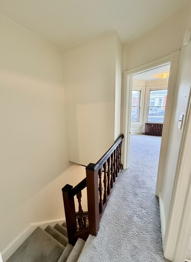 Building Photo - 630 E Thayer St