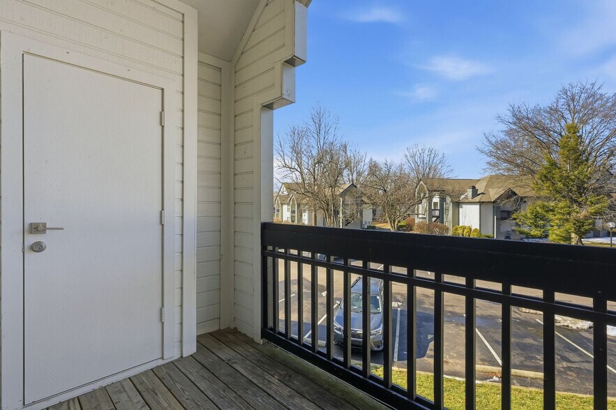 Building Photo - 2201 Deercross Dr
