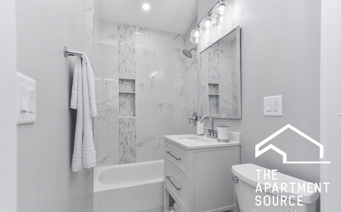 Building Photo - 702 Hammerschmidt Ave