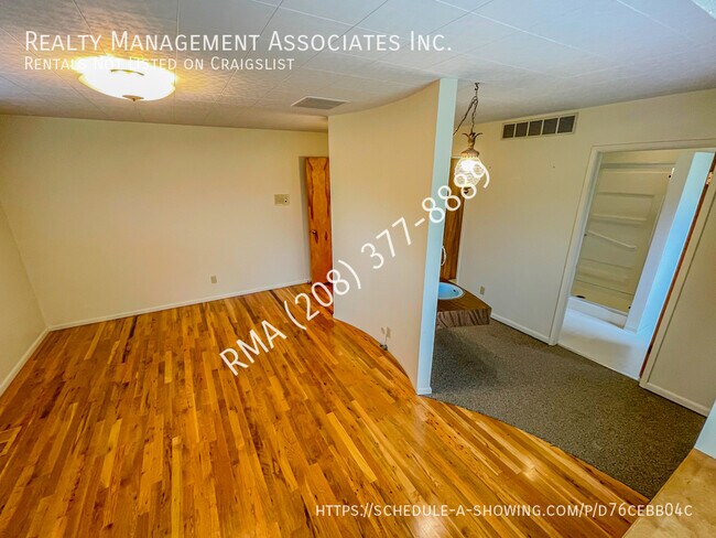 Building Photo - 2360 S Ridgeview-Way