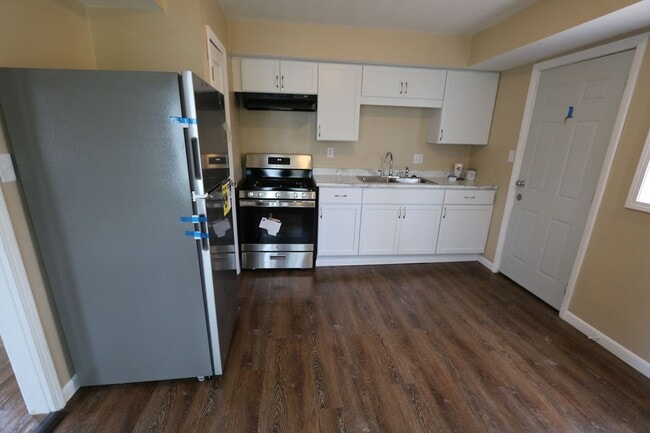 Building Photo - 2 Bedroom 1 Bath House