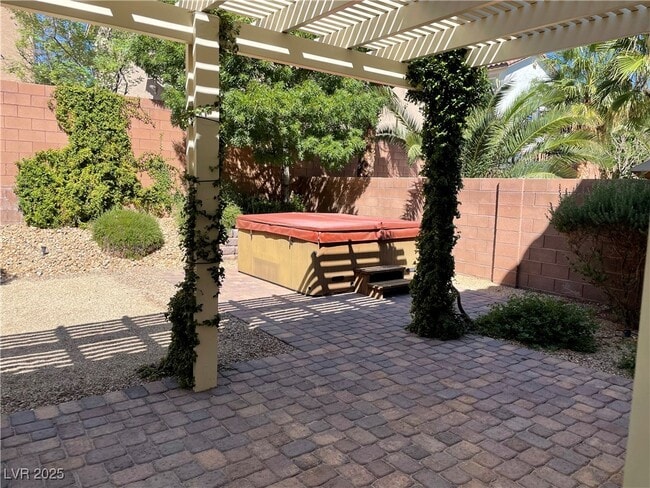 Building Photo - 9779 Twin Ponds Ct