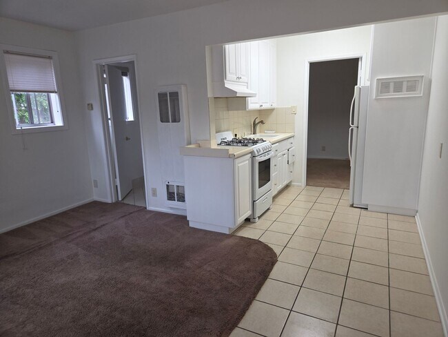 Building Photo - Small Cozy 1 Bedroom 1 Bath in Central Ojai