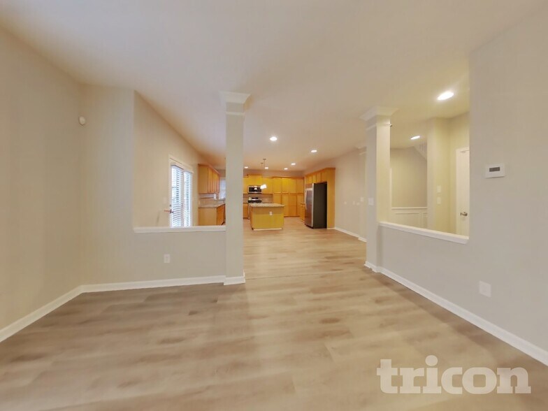 Building Photo - 5507 Rosehall Pl