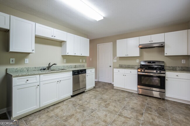 Building Photo - 2295 Burdett Ridge Dr