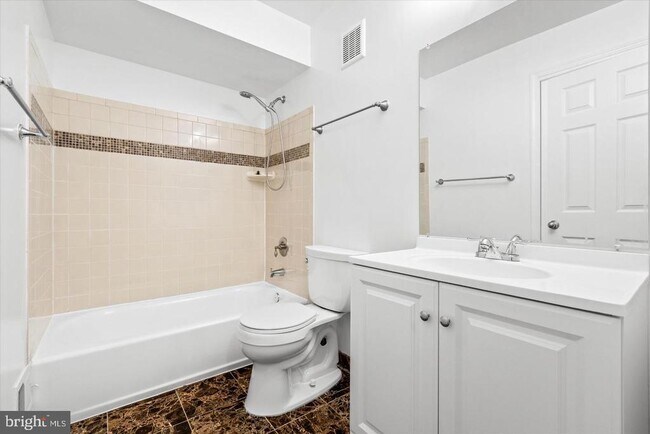 Building Photo - 8123 Kingsway Ct