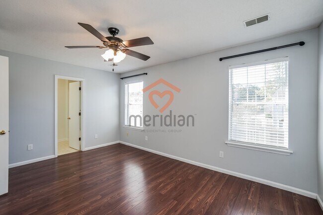 Building Photo - 3 Bedroom, 2.5 Bath - Ladson Area