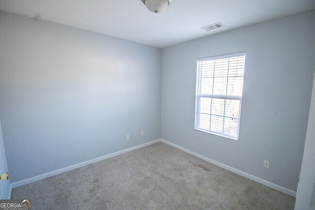 Building Photo - 8002 Ponderosa Pine Ave