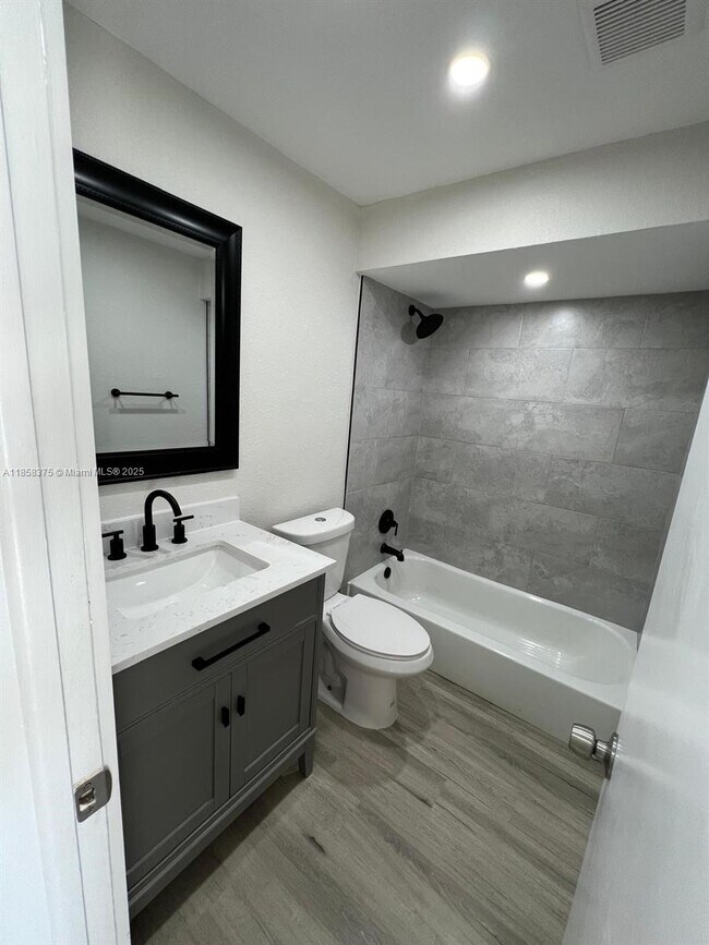 Building Photo - 2665 Middle River Dr