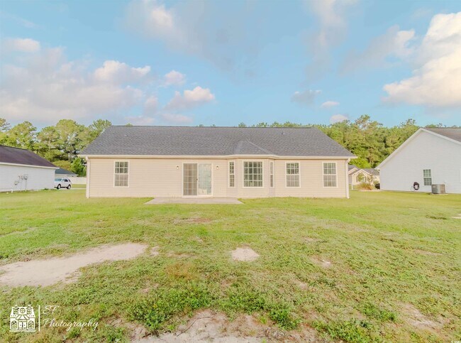 Building Photo - 246 Macarthur Dr