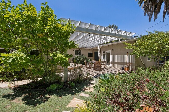 Building Photo - Beautiful Ranch Home with Bonus Room & Detached ADU | Minutes to Downtown