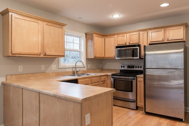Building Photo - Central AVL - Beautiful 3/2 Cape Cod