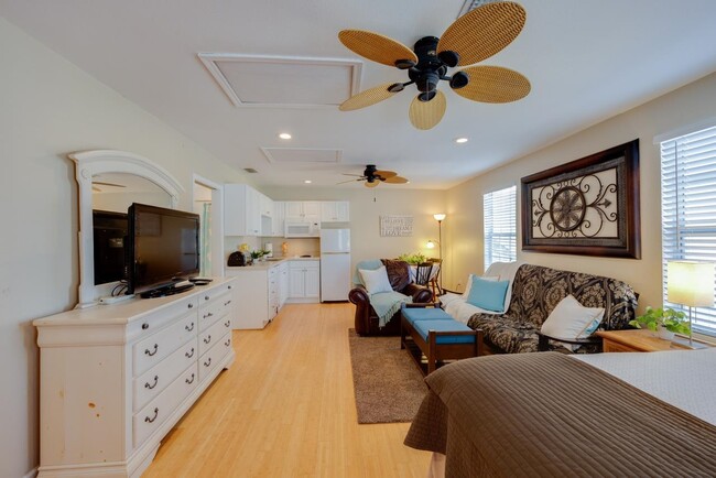 Building Photo - 3789 Overlook Dr