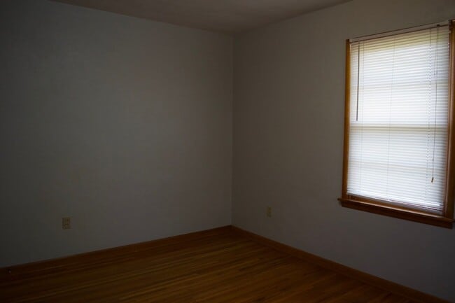 Building Photo - 3 Bedroom House Next To Columbia Regional ...