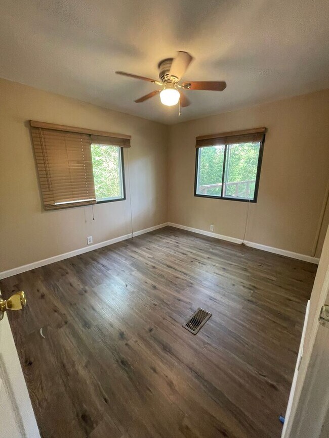 Building Photo - NEW ON MARKET /// RIVER FRONT CABIN AVAILABLE!!