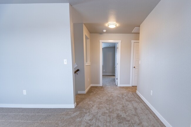 Building Photo - 145 S Iceberg Lake Ave