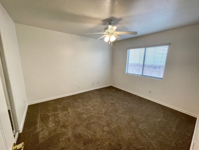 Building Photo - Nice 3 Bedroom 2 Bath Home in Chaparral Mesa!