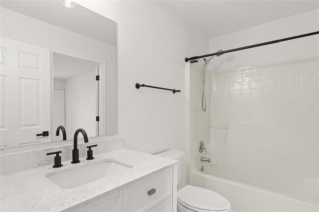 Building Photo - 5947 Ridge Lake Cir