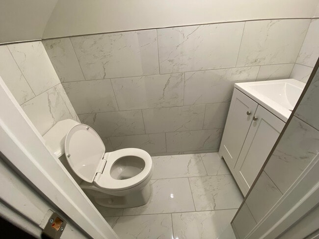 Building Photo - 127 Dale St