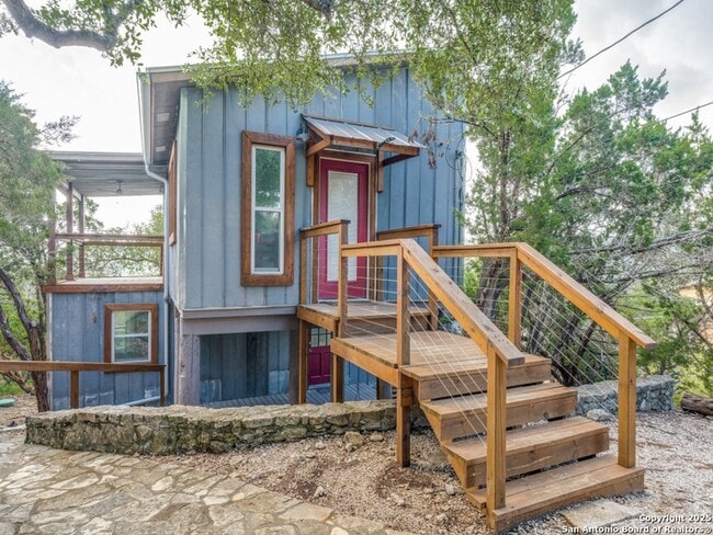 Primary Photo - 238 Ledgeview Dr