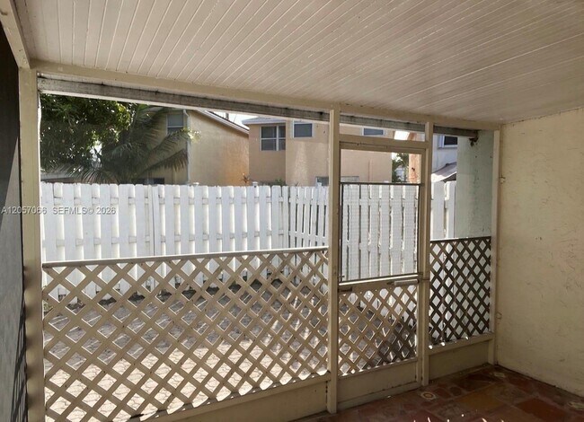 Building Photo - 773 Crystal Lake Dr