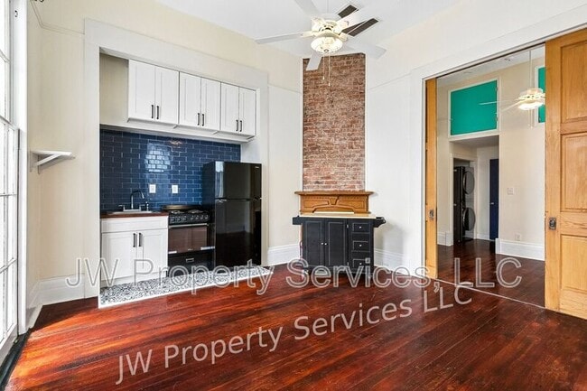 Building Photo - 5225 Magazine St