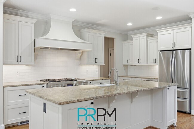 Building Photo - 129 Griffith Hill Way