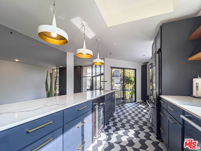 Building Photo - 935 Westbourne Dr