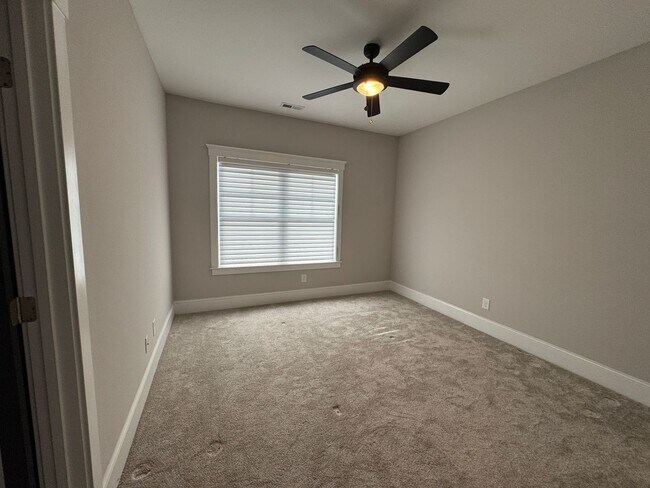 Building Photo - Available to Show