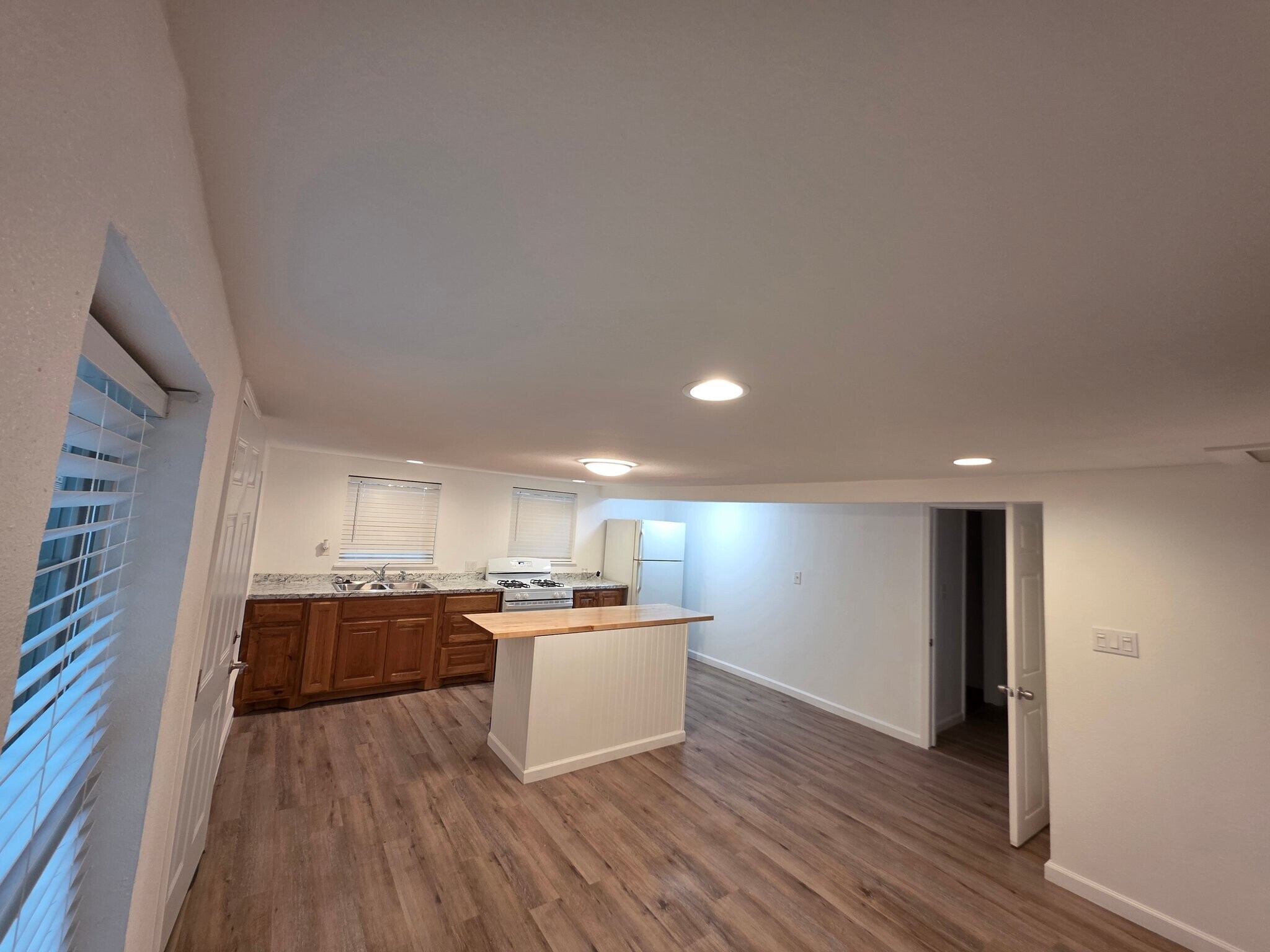 Building Photo - 1305 N Calhoun St