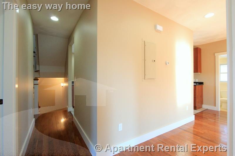 Building Photo - 119 Central St