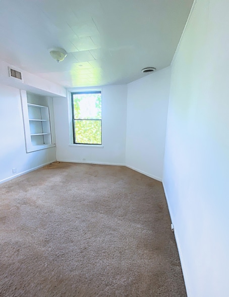 Living Room - 514 Ivy St