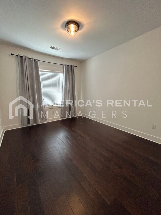 Building Photo - Home for Rent in Vestavia Hills, AL!!! Available to View Now!